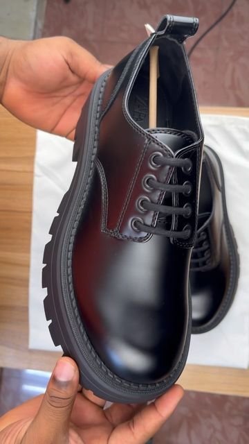 Black men's shoe from Malee Man’s Fashion – best shoe shop in Kottakkal